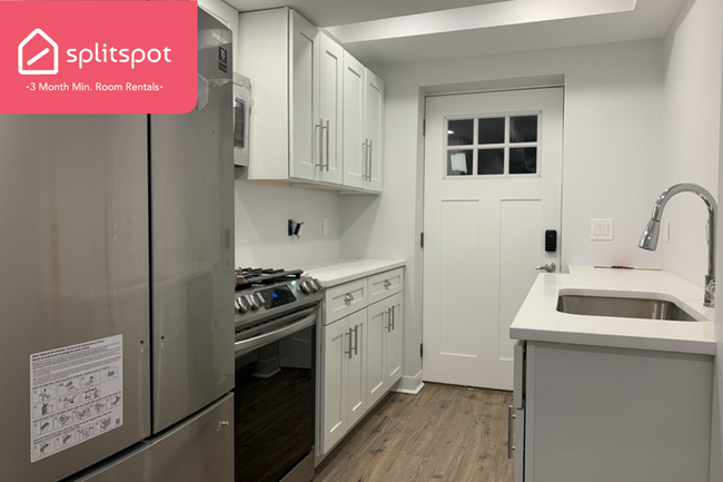 Building Photo - Private room in 3 bedroom Boston Apartment...