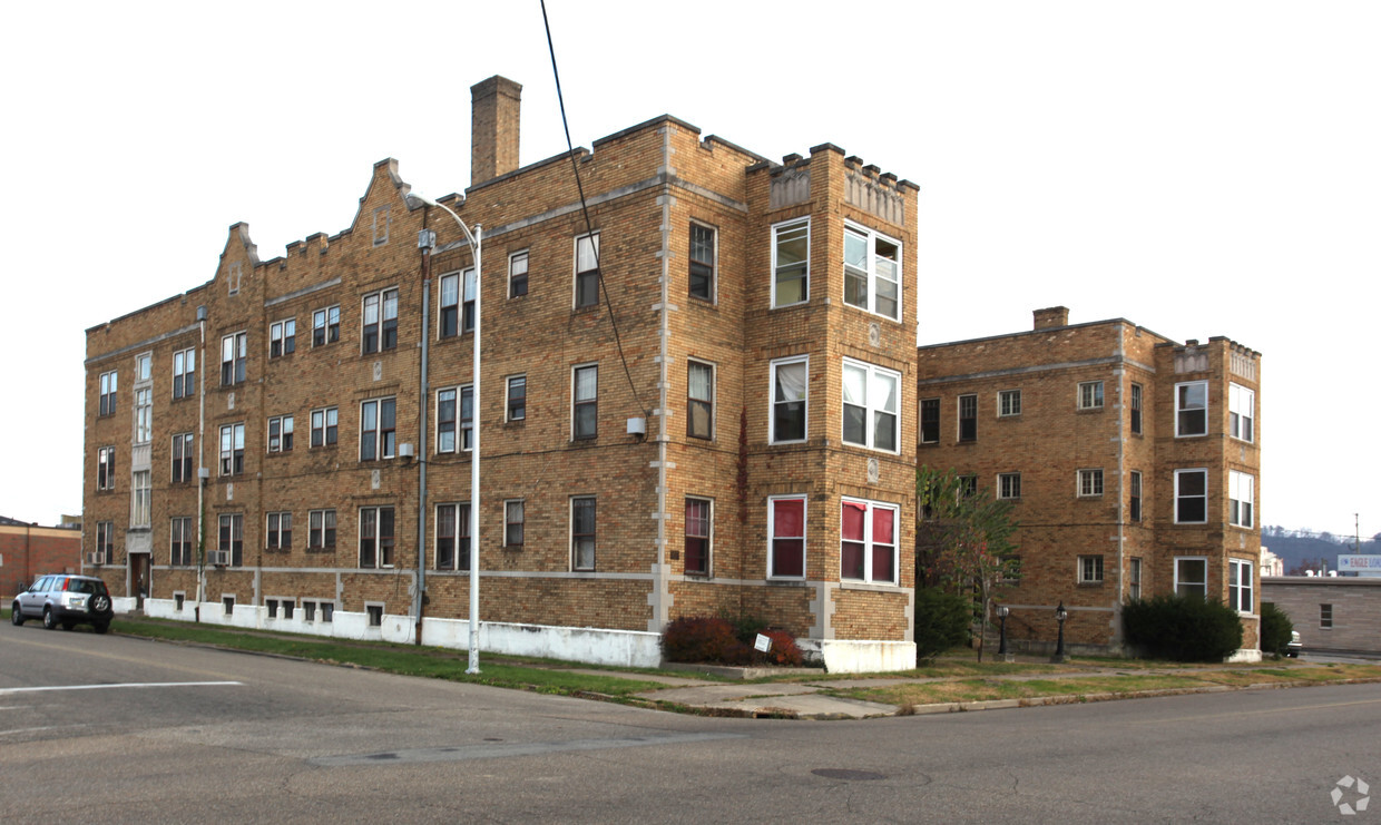 Building Photo - Streich Apartments