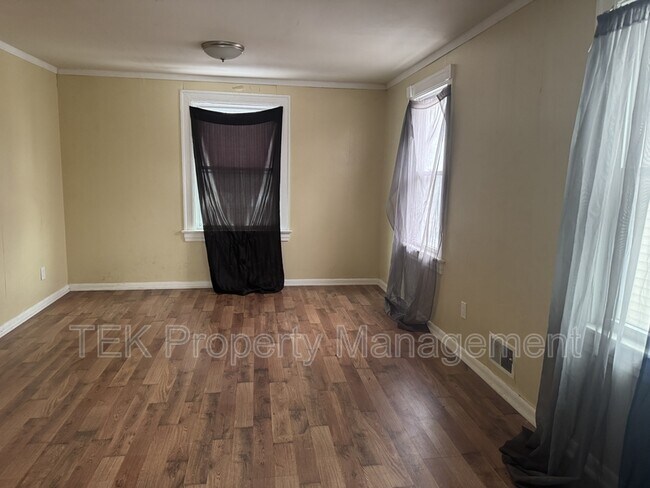 Foto del edificio - 105-107-107 Bidwell Terrace