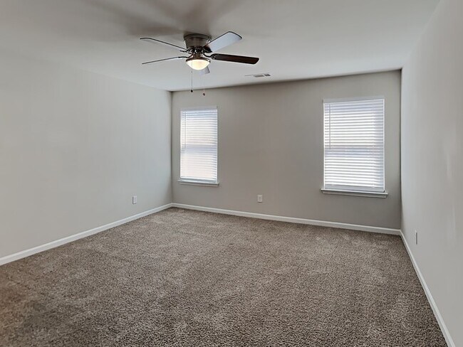 Foto del edificio - 30 Daniel Ln