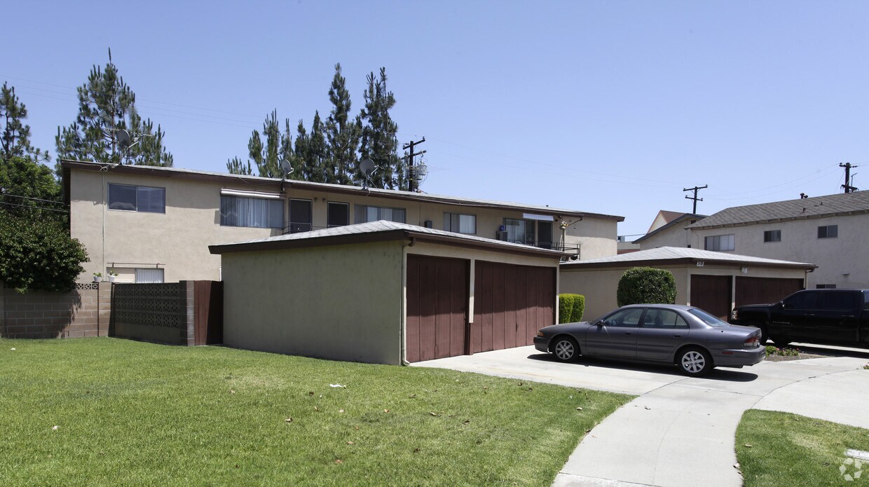 Building Photo - 318 N Hale Ave