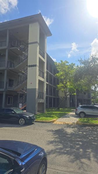 Building Photo - 2801 Riverside Dr