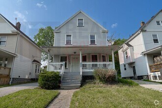 Building Photo - 13705 Beachwood Ave