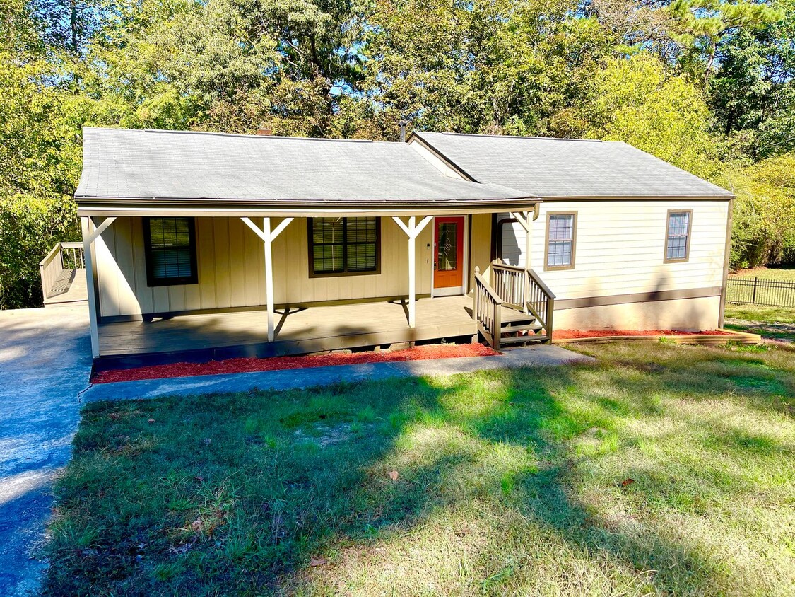 Primary Photo - Welcome to this charming 3 bedroom, 2 bath...