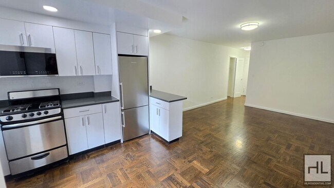 Foto del edificio - Murray Hill Studio with Private Balcony
