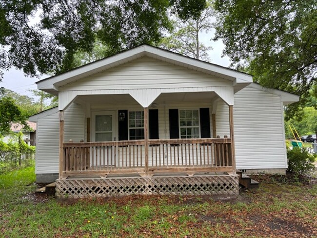 Building Photo - 2-Bedroom, 1-Bath House