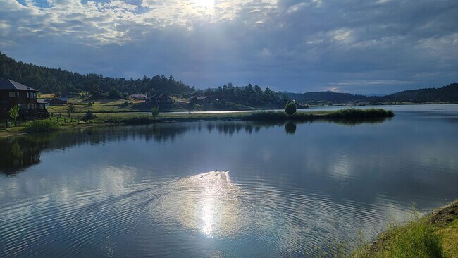 Building Photo - Spacious Apartment on Lake Hatcher **Rent ...