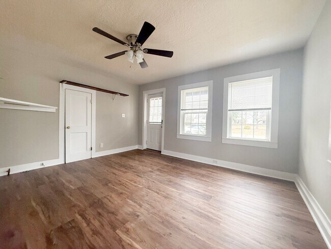 Foto del edificio - 1-Bedroom Single-Level Duplex with Yard in Sparta, TN