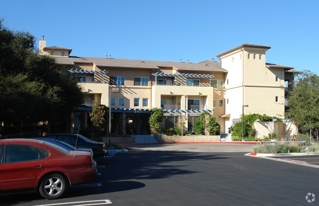 Building Photo - Oak Creek Senior Villas