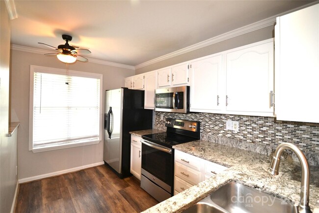 Foto del edificio - 9142 4 Mile Creek Rd