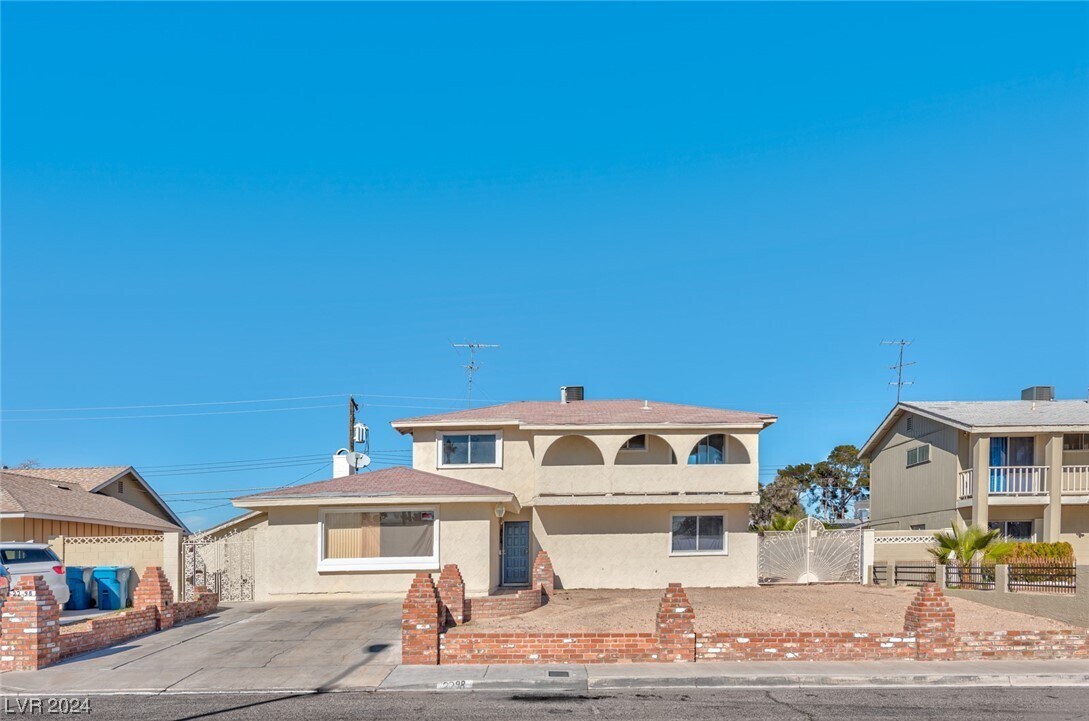 Primary Photo - 2298 Golden Arrow Dr