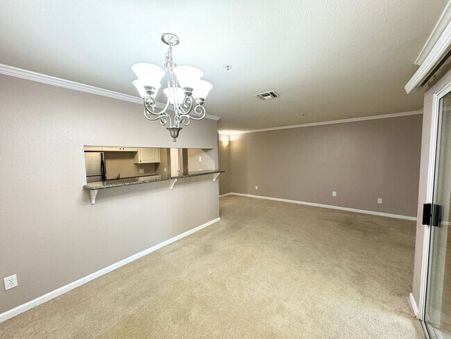 Foto del edificio - Great Shape San Ramon Condo behind Club Sport