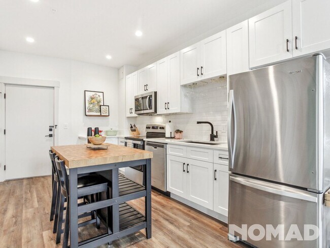 Foto del edificio - Top Floor Corner Unit 1 Bedroom Condo in S...