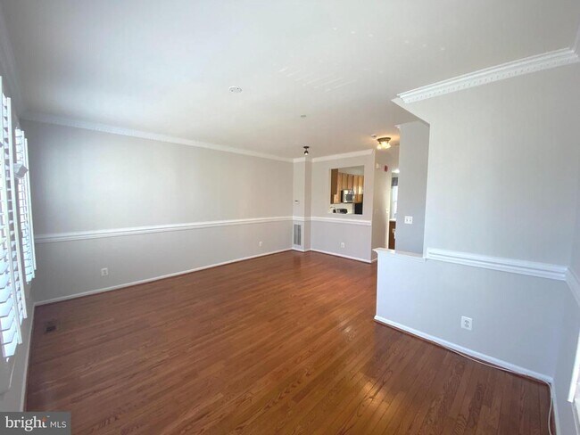 Building Photo - 5142 Donovan Dr