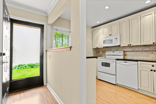 Building Photo - 19 Woodway Rd