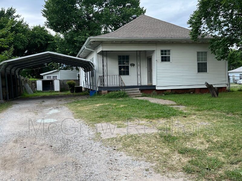 323 N Stonewall Ave, Ada, OK 74820 House Rental in Ada, OK