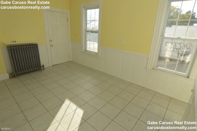 Building Photo - 2 br, 1 bath Triplex - 794 Boylston St # GC1
