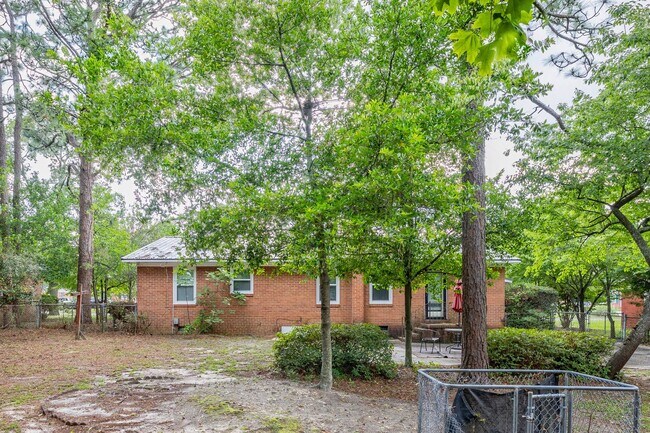 Foto del edificio - Home centrally located within Fayetteville...
