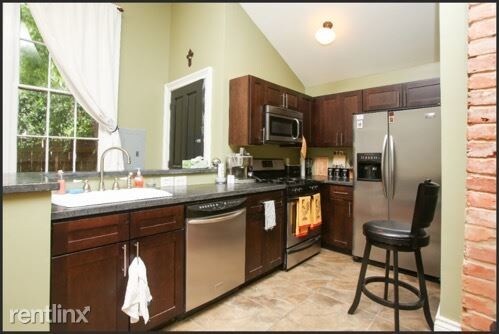 Building Photo - 2 br, 1 bath Condo - 5219 Magazine Street