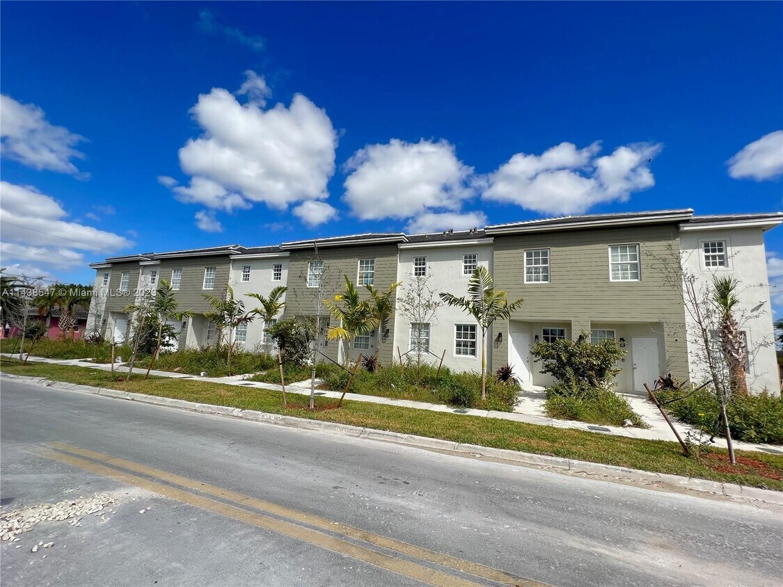 1310 Roberts Rd Unit a, Homestead, FL 33030 Condo for Rent in