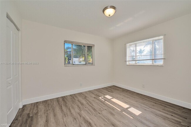 Foto del edificio - 2 br, 2.5 bath House - 1691 NW 2nd Ave