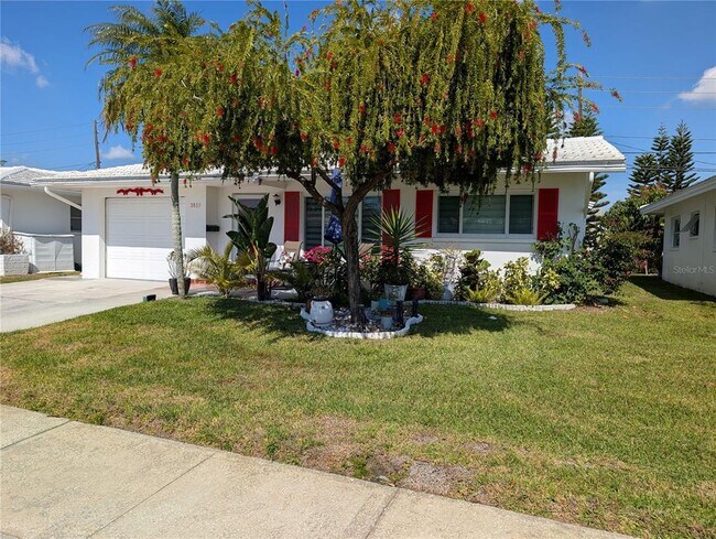 Foto del edificio - 3833 101st Terrace N