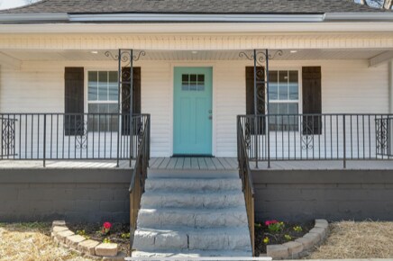 Covered Porch - 525 Cedar St