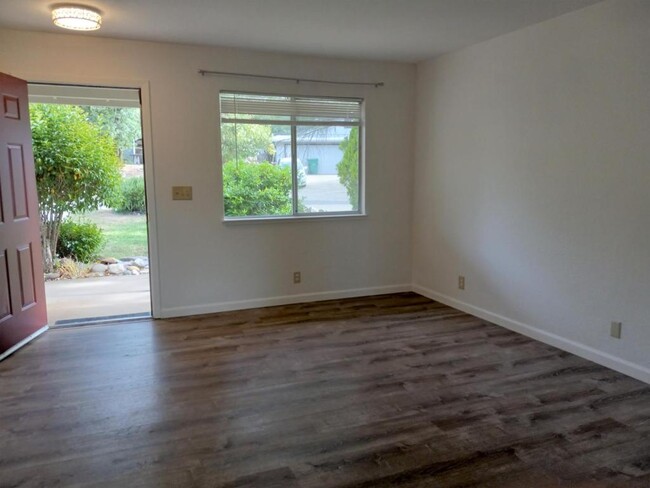 Building Photo - 541 Cappella Dr