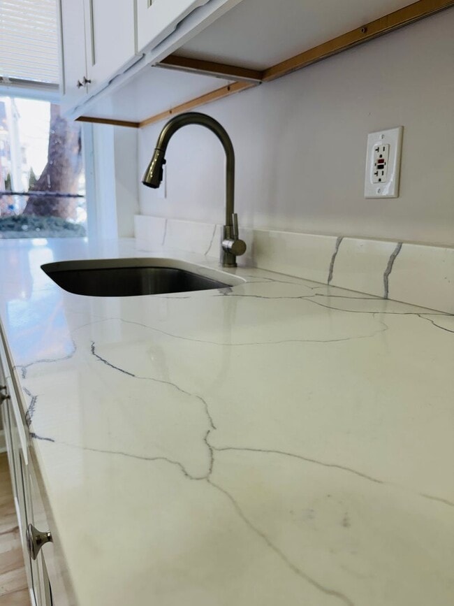 Building Photo - 59 Henry St