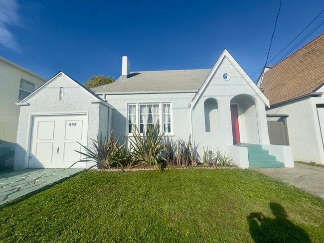 Building Photo - 443 40th St Building Photo - 443 40th St