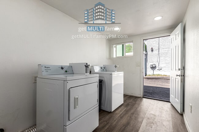 Building Photo - 525 N 32nd St