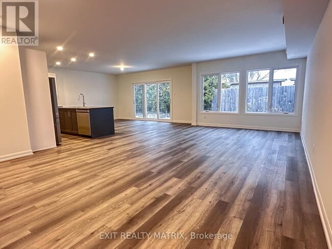 Building Photo - 615 Montessor Cres