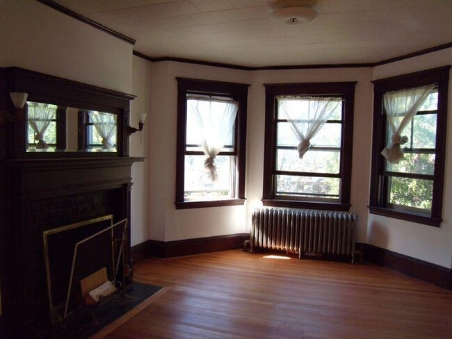 Building Photo - 79 College Ave