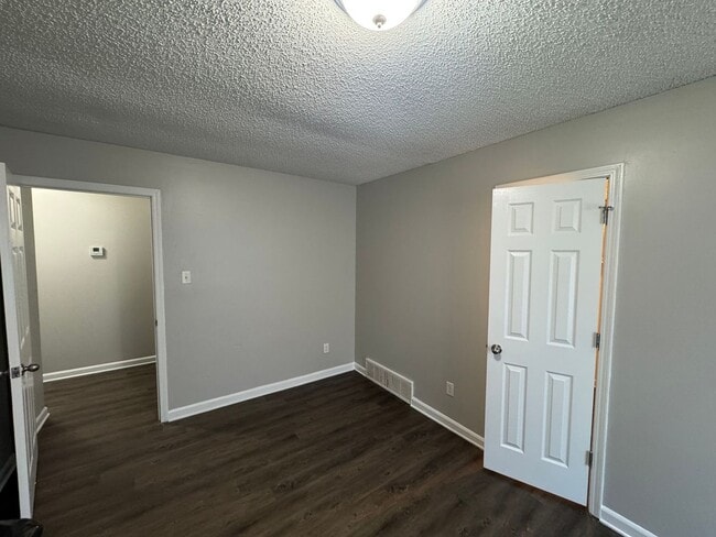 Building Photo - 5164 Walton Lake