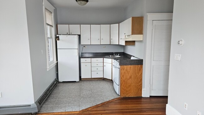 Building Photo - 461 Neville St