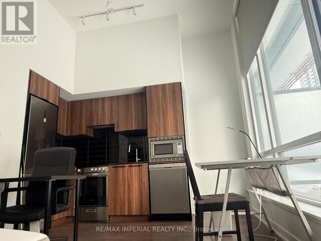 Building Photo - 18 Maitland Terrace