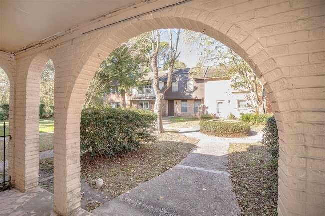 Building Photo - 427 Sunset Dr