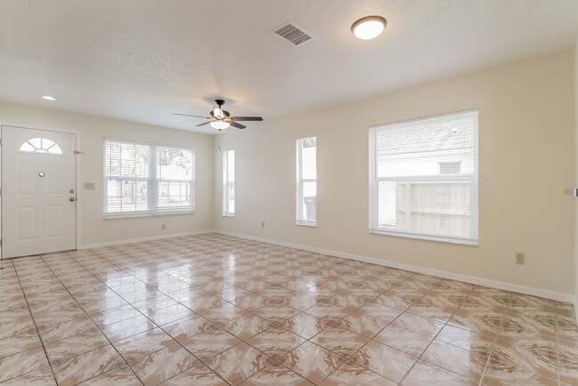 Building Photo - 9474 Chandon Dr