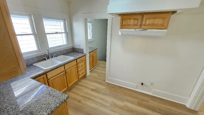 Foto del edificio - 3220 W 2nd St