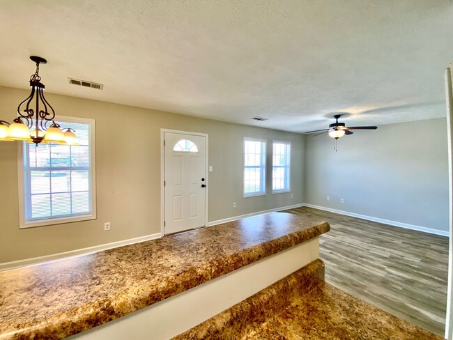 Building Photo - Single Family Home