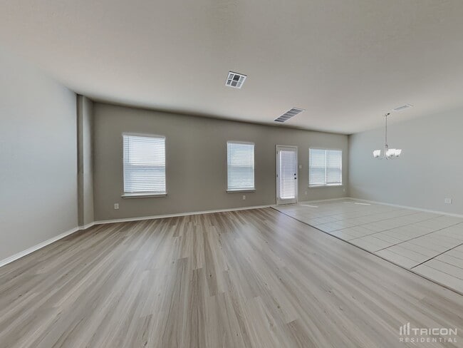 Building Photo - 214 Tallow Trl