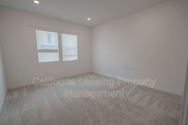 Foto del edificio - 26958 W Sandbar Willow Pl