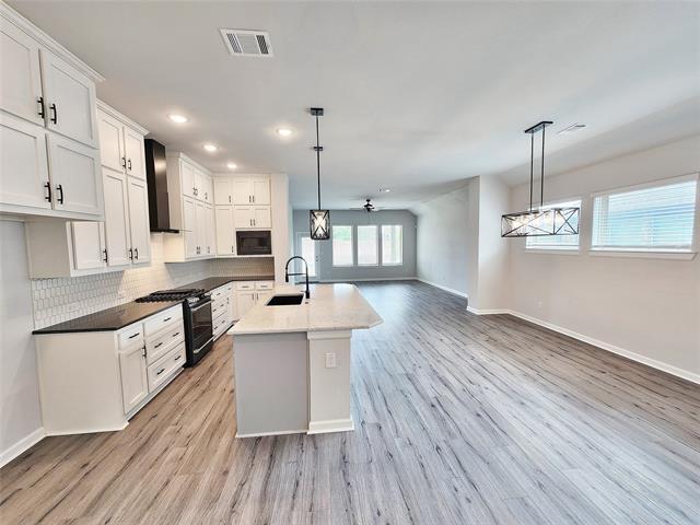 Building Photo - 2034 Clearwater Way