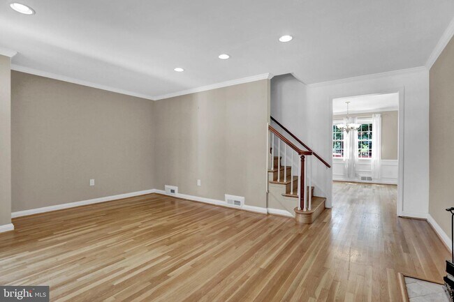 Building Photo - 1245 Meridene Dr