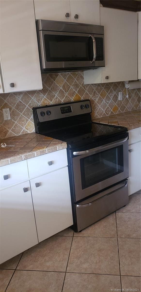 Building Photo - 4251 Carambola Cir S