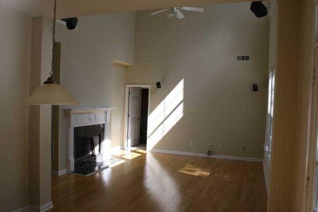 Foto del edificio - 252 Rutlidge Park Ln