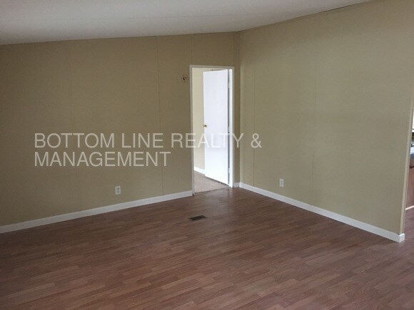 Building Photo - 254 Kem Ln