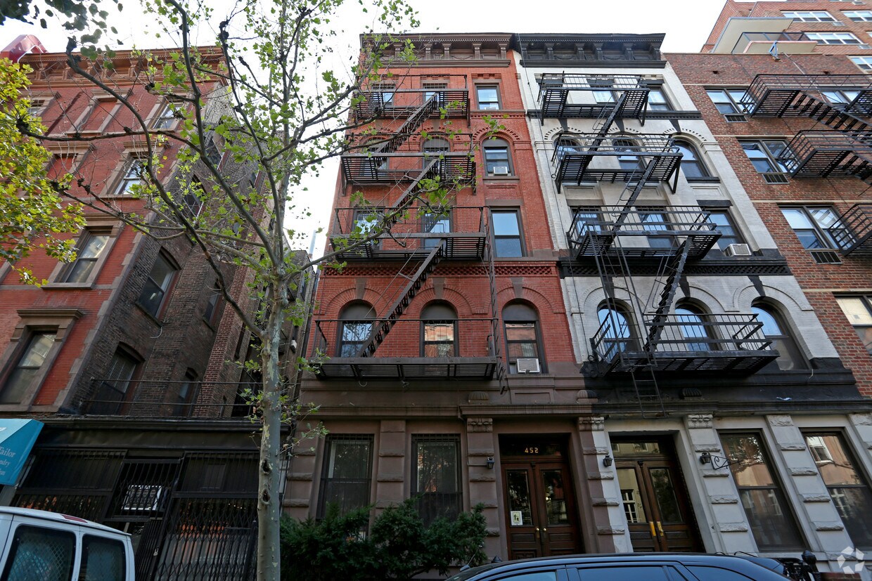 Foto del edificio - 452 E 84th St