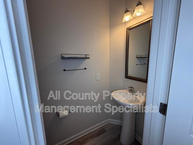 Building Photo - 636 Spanish Olive Wy