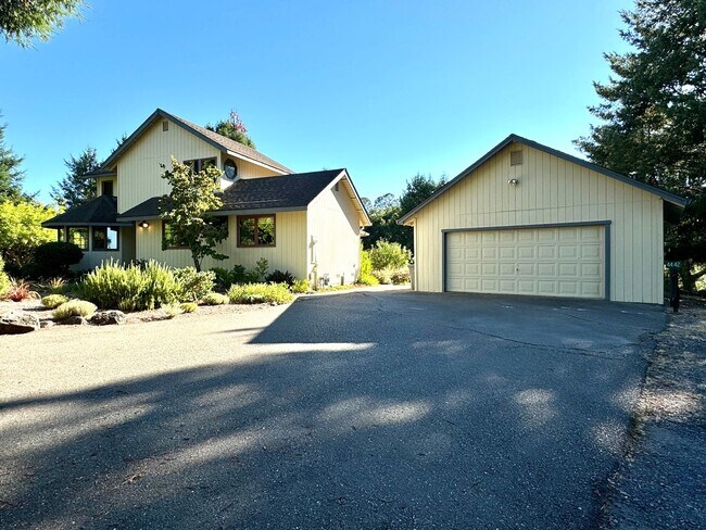 Foto del edificio - Upgraded Farm House in Sebastopol! Most Ut...